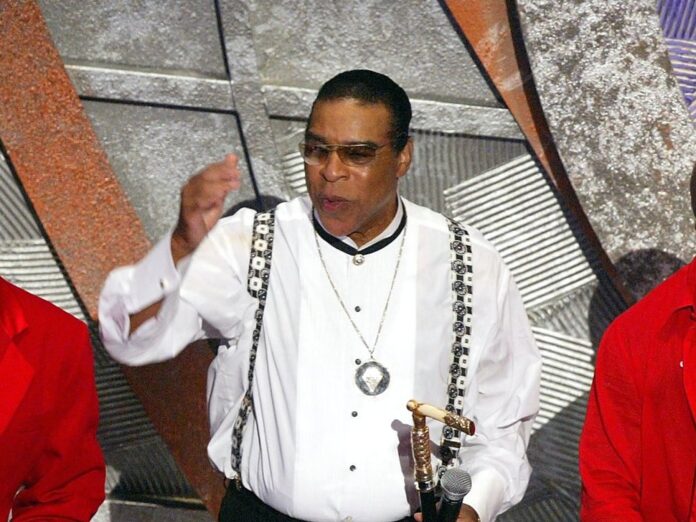 Rudolph Isley bei einem Auftritt mit seiner Band The Isley Brothers im Jahr 2004.