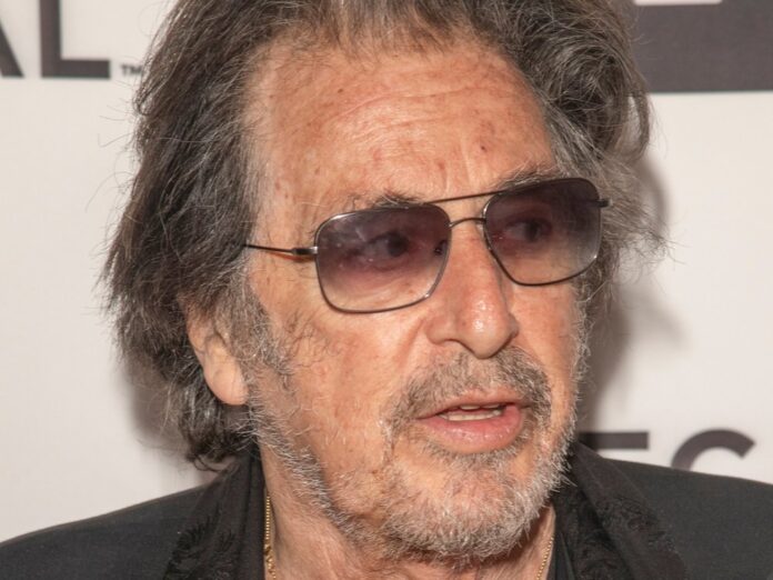 Hollywoodstar Al Pacino ist mit 83 Jahren noch einmal Vater geworden. Das kostet ihn laut US-Medien nun eine Menge Geld.