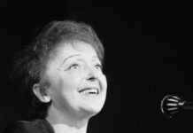 Die bereits gezeichnete Édith Piaf rund zehn Monate vor ihrem Tod bei einem Auftritt in den Niederlanden.