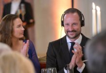 Kronprinz Haakon von Norwegen guter Laune beim Dinner in der Residenz.