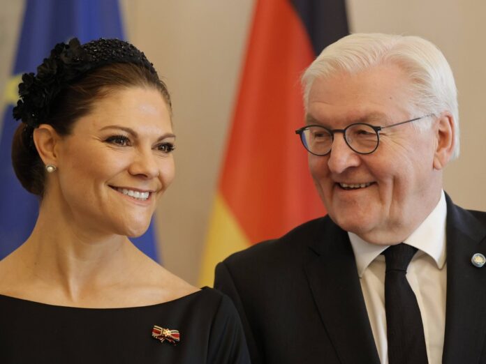 Kronprinzessin Victoria mit Bundespräsident Frank-Walter Steinmeier während ihres Berlin-Besuches am Volkstrauertag.