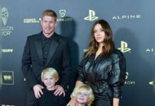 Kevin De Bruyne mit seiner Frau Michele und zwei seiner drei Kinder.
