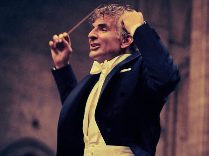 Bradley Cooper als leidenschaftlicher Dirigent Leonard Bernstein.