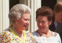 Die Queen und ihre Schwester Margaret standen sich auch im wahren Leben sehr nahe.