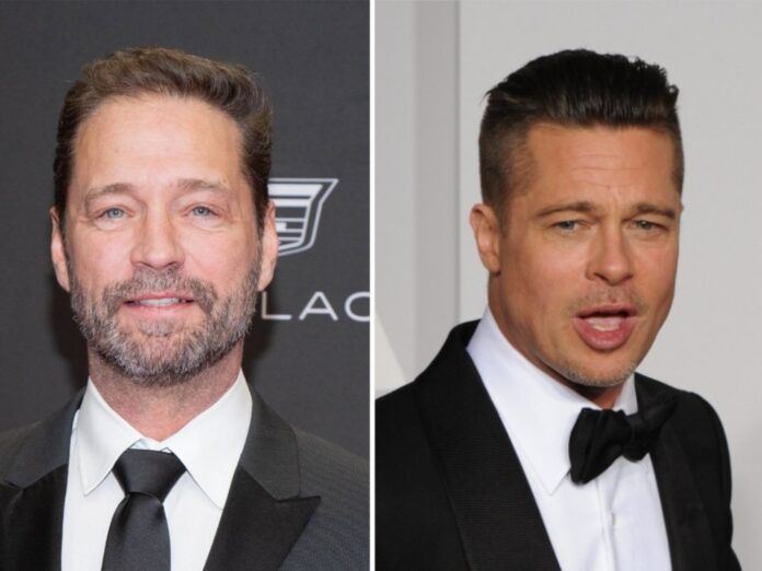 Jason Priestley (l.) und Brad Pitt teilten sich für kurze Zeit eine WG in einem 