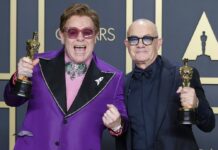 Kongeniales Duo: Elton John (l.) und Bernie Taupin mit ihren Oscars für "Rocketman".