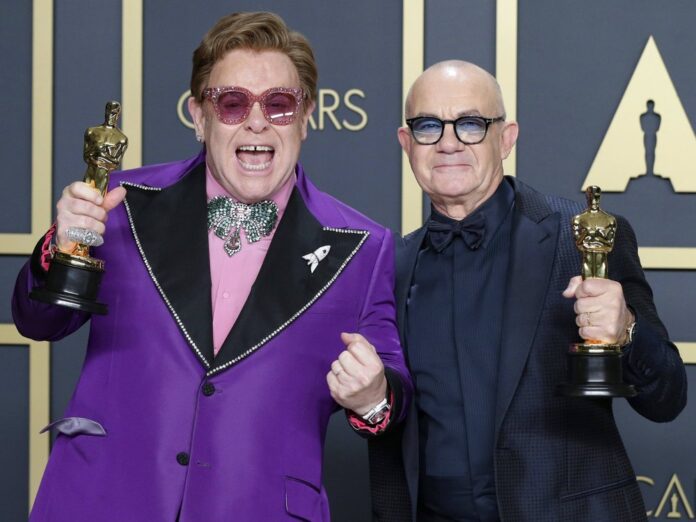Kongeniales Duo: Elton John (l.) und Bernie Taupin mit ihren Oscars für 