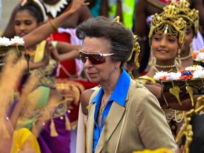 Prinzessin Anne wurde in Sri Lanka von traditionellen Tänzerinnen begrüsst.