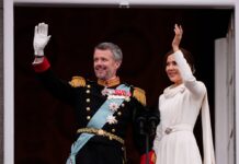 Frederik X. und Mary von Dänemark zeigen sich erstmals als neues Königspaar.