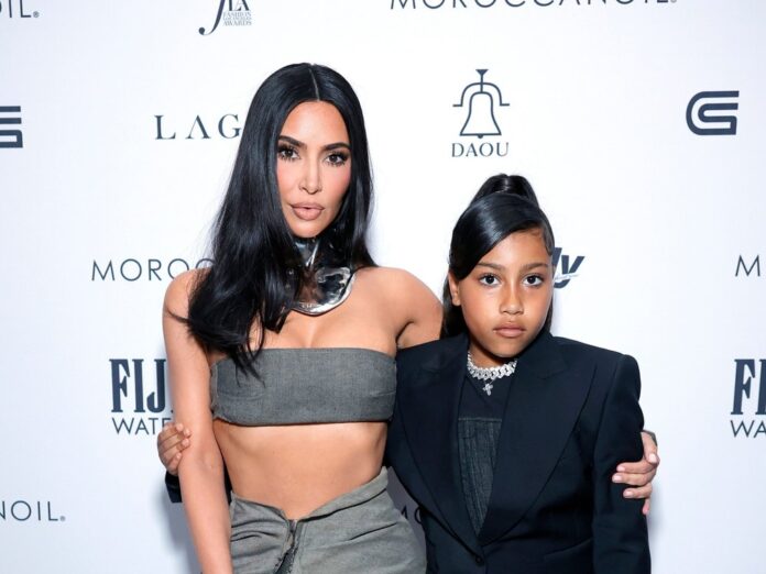 Neben Tochter North hat Unternehmerin Kim Kardashian noch drei weitere Kinder.