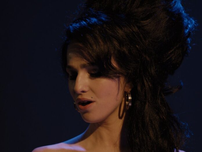 Marisa Abela in ihrer Rolle als Amy Winehouse in 