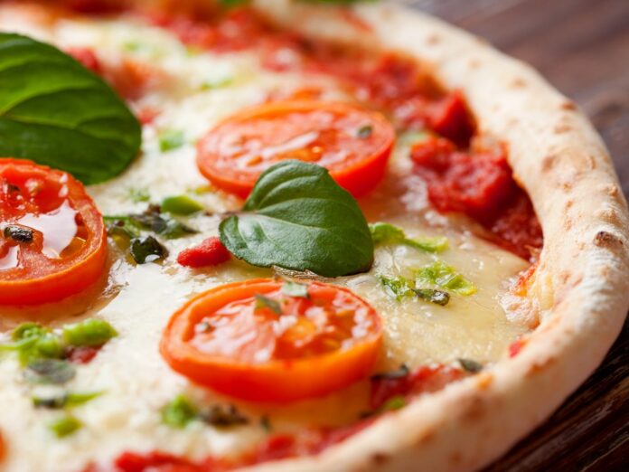 Die traditionelle Pizza Napoletana soll die Farben der italienischen Flagge darstellen - so zumindest die Legende...
