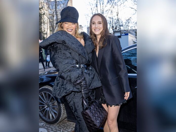 Rihanna (l.) und Natalie Portman posierten in Paris für die Fotografen.