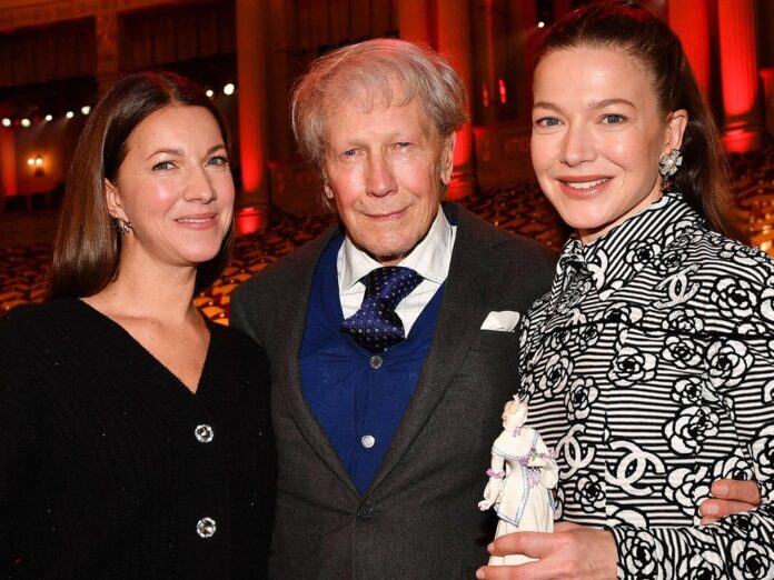 Schauspieler Bernd Herzsprung mit seinen Töchtern Sarah (l.) und Schauspielerin Hannah Herzsprung bei der Verleihung Bayerischer Filmpreis am 19. Januar diesen Jahres im Prinzregententheater in München.