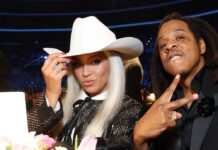 Beyoncé mit ihrem Ehemann Jay-Z bei der diesjährigen Grammy-Verleihung - inklusive Cowboy-Hut.