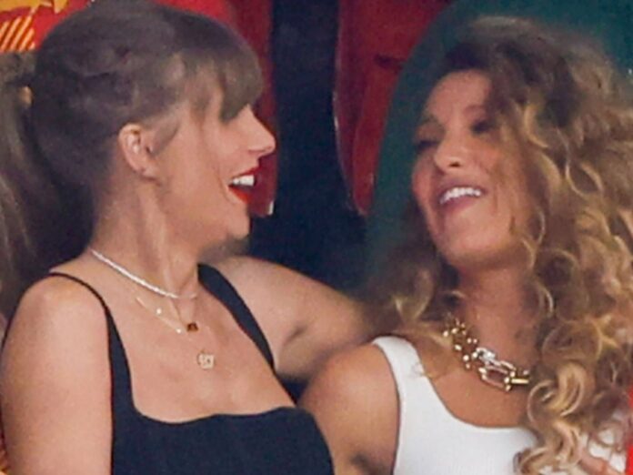 Taylor Swift fieberte mit Freundin Blake Lively in der VIP-Loge mit - und sorgte für süsse modische Highlights.