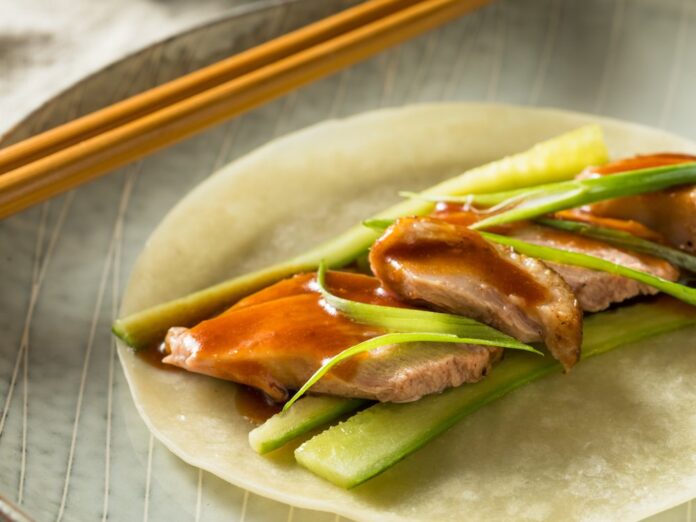 Die Peking-Ente schmeckt auch ohne tierische Zutaten.
