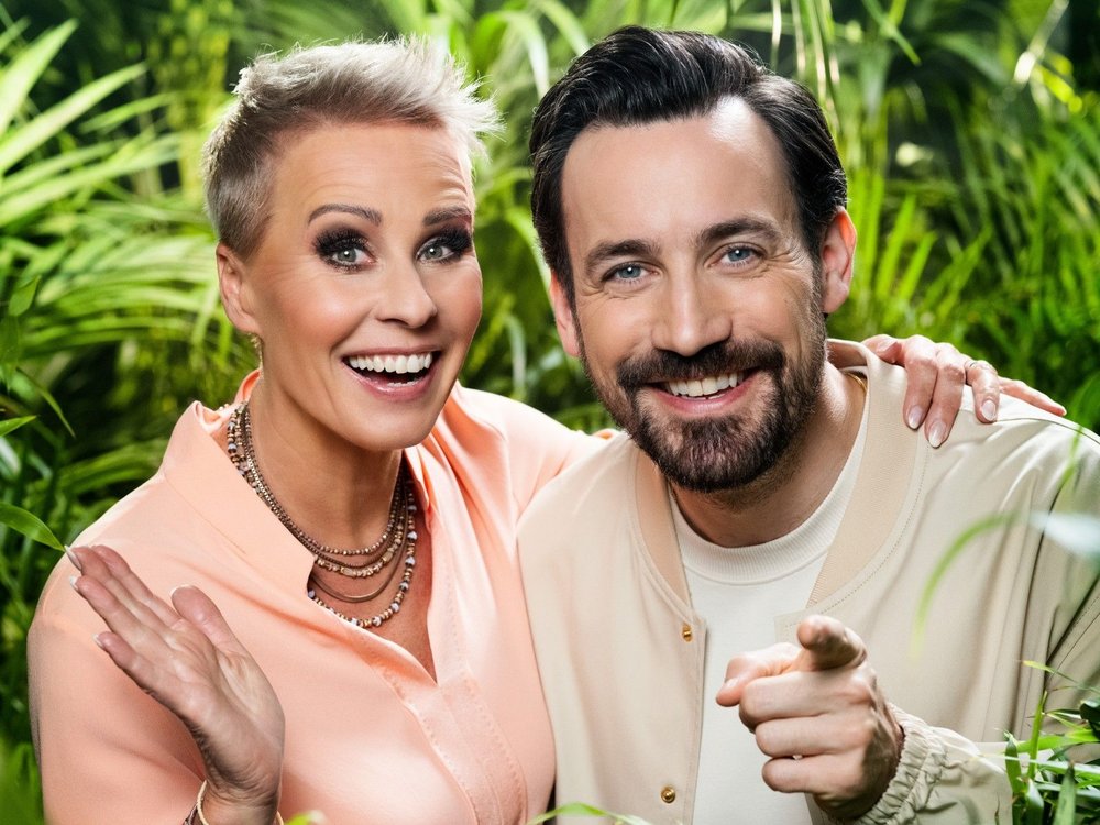 Sonja Zietlow und Jan Köppen laden im Sommer bislang noch nicht enthüllte Show-Legenden ins Dschungelcamp ein.