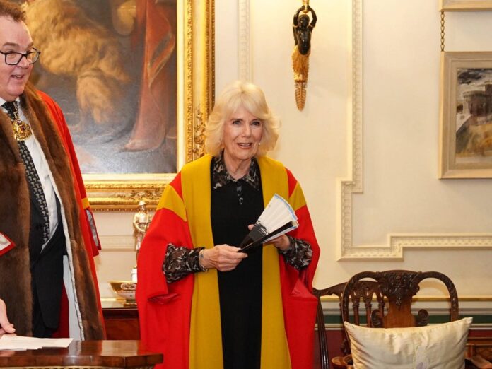Königin Camilla bei einer Zeremonie im Clarence House.
