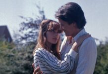 "Tatort: Reifezeugnis" (1977): Schülerin Sina Wolf (Nastassja Kinski) in den Armen von Lehrer Helmut Fichte (Christian Quadflieg).