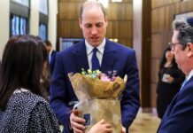 Prinz William hat am Donnerstag eine Synagoge besucht - dabei erhielt er ein Geschenk für Ehefrau Kate.
