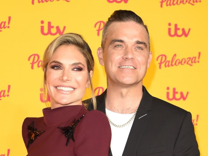 Von Ehefrau Ayda Field Williams gab es für den britischen Superstar Robbie Williams ein Ständchen zum 50. Geburtstag.