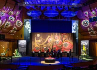 Die 55 Quadratmeter grosse Szenographie "Spellbound" von Dalí ist ab sofort in München zu sehen.