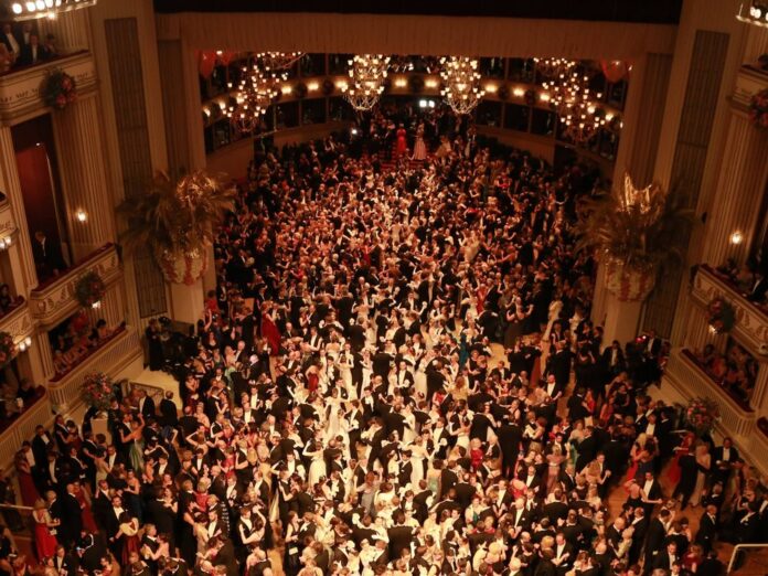 Der Wiener Opernball ist jedes Jahr der gesellschaftliche Höhepunkt der Ballsaison im Wiener Fasching.