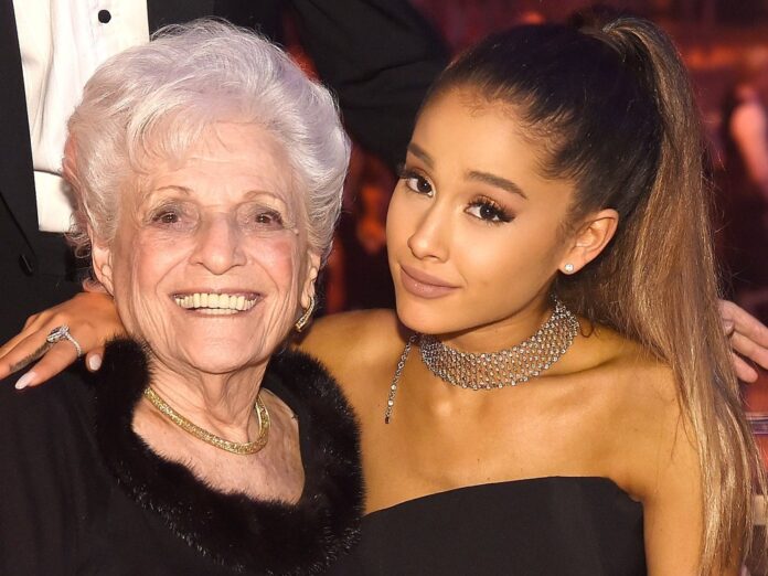 Ein Herz und eine Seele: Ariana Grande nimmt ihre Grossmutter Marjorie gerne mit zu Veranstaltungen und holte sie auch schon auf die Bühne.