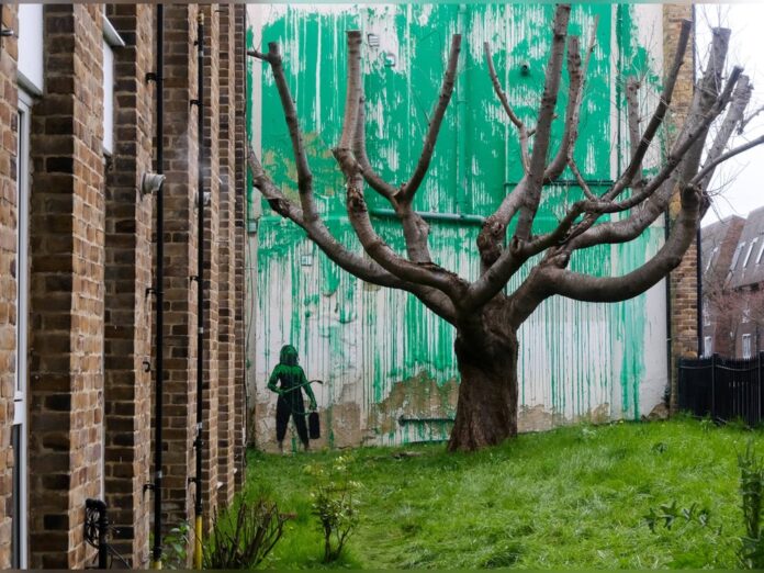 Banksy liess in London einen kahlen Baum ergrünen.