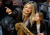 Schau mal: Kate Hudson mit ihrer Tochter Rani bei einem Spiel der Los Angeles Lakers.