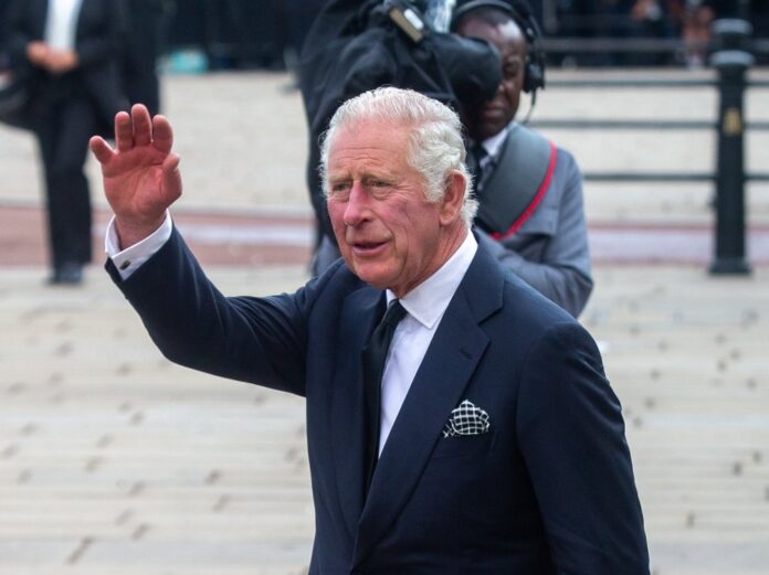 König Charles III. übernimmt seit seiner Erkrankung nur wenige Termine. Doch beim Ostergottesdienst in Windsor will er dabei sein.