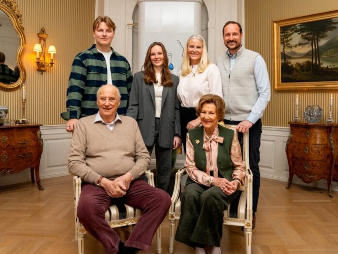 Die norwegischen Royals schicken mit diesem Foto Ostergrüsse.