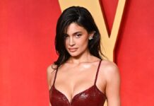 Am Montag trug Kylie Jenner bei der Oscar-Party noch deutlich mehr Stoff am Körper.