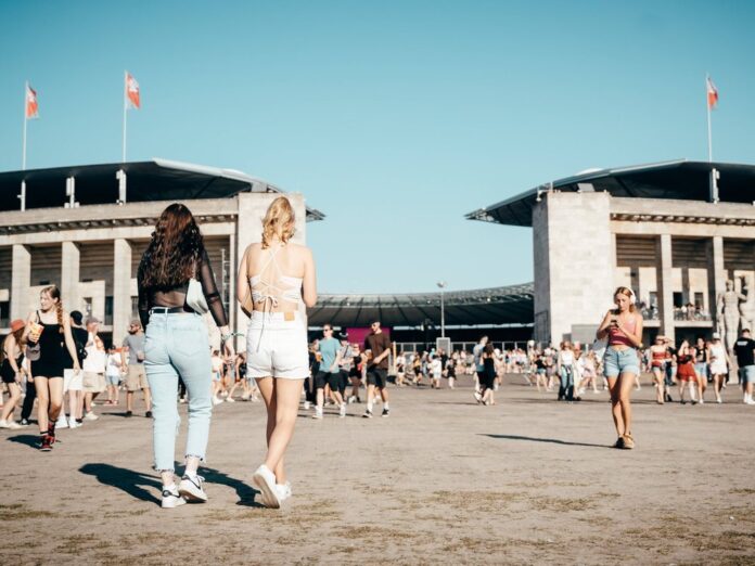 Das Lollapalooza-Festival in Berlin findet auch 2024 wieder im Olympiastadion statt.