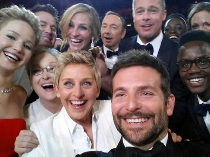 Ellen DeGeneres (vorne) auf dem wohl berühmtesten Selfie aller Zeiten.