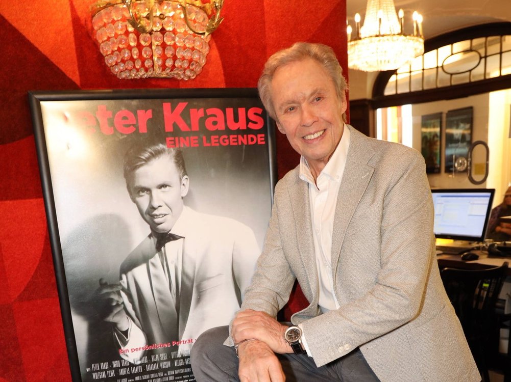 Der Jubilär freute sich über seine Geburtstags-Dokumentation "Peter Kraus - eine Legende"