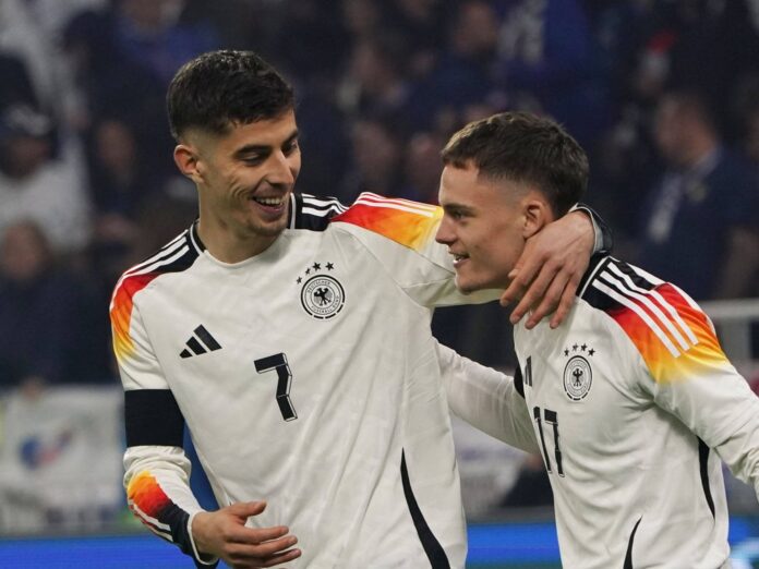 Zu welchem Song jubelt künftig die deutsche Nationalmannschaft um Kai Havertz (l.) und Florian Wirtz?