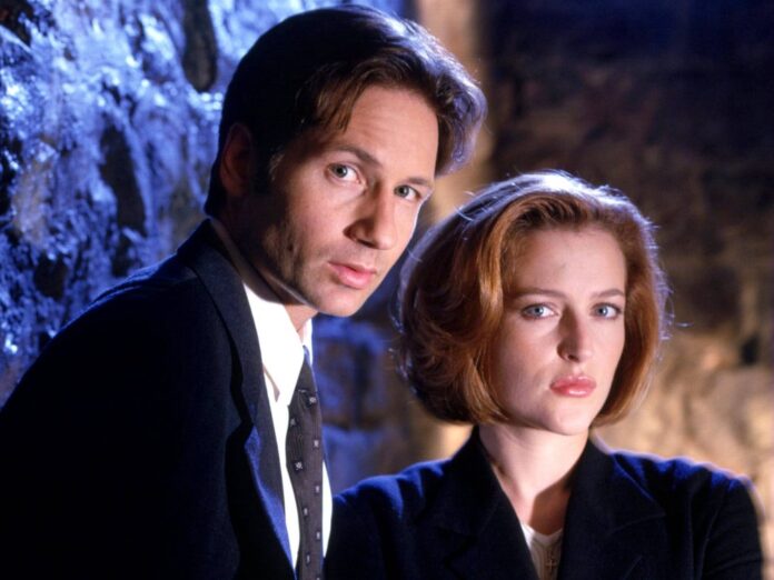 David Duchovny und Gillian Anderson als Mulder und Scully in 
