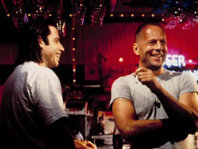 John Travolta (l.) und Bruce Willis am Set von 