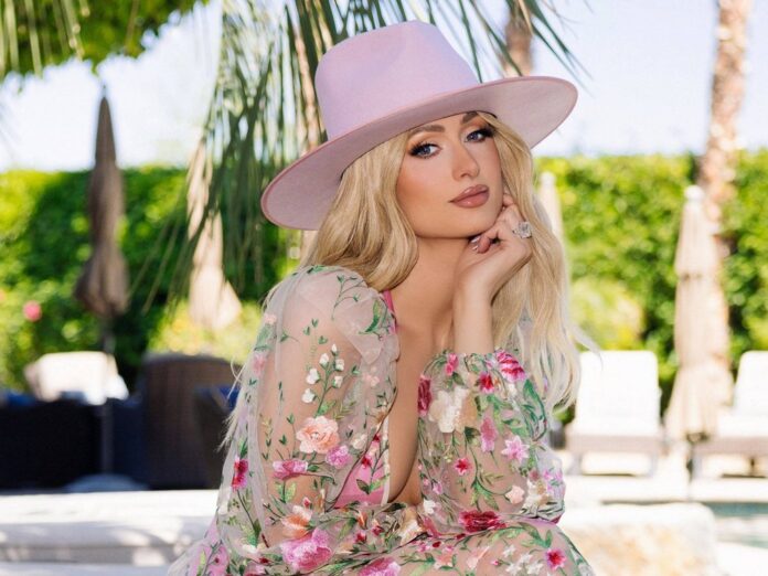 Paris Hilton darf mit ihren Looks beim Coachella-Festival nicht fehlen: Hier vereint sie gleich mehrere Trends - Cowboy Core