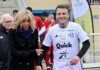 Emmanuel Macron mit seiner Frau Brigitte Macron am Fussballplatz.