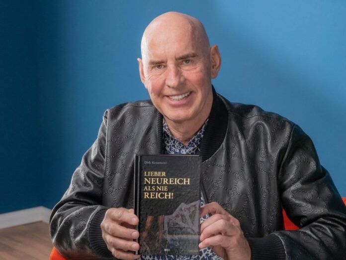 Der Unternehmer Dirk Kessemeier mit seinem Buch 