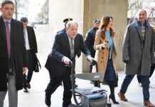 Januar 2020 in New York: Harvey Weinstein (m.) auf dem Weg ins Gericht.