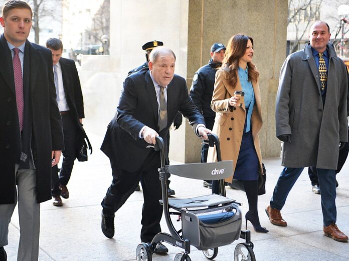 Januar 2020 in New York: Harvey Weinstein (m.) auf dem Weg ins Gericht.