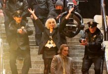 Joaquin Phoenix (vorne) und Lady Gaga als Joker und Harley Quinn beim Dreh zu "Joker: Folie à deux".