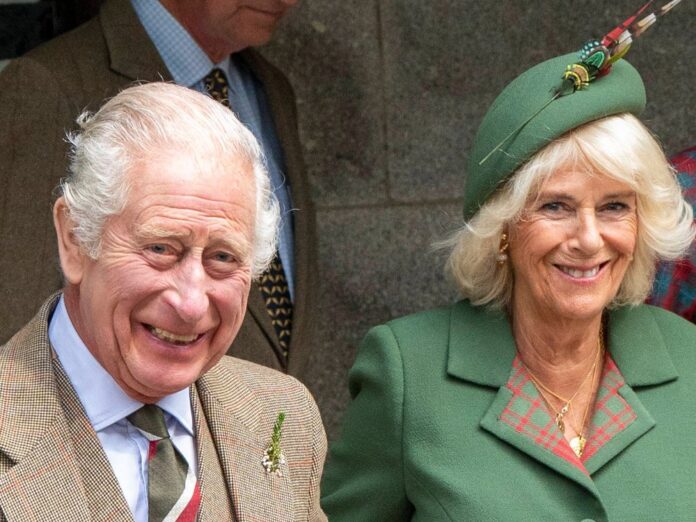 König Charles und Königin Camilla geniessen es