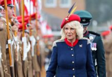 Königin Camilla hat am Montag das Militärregiment Royal Lancers besucht.