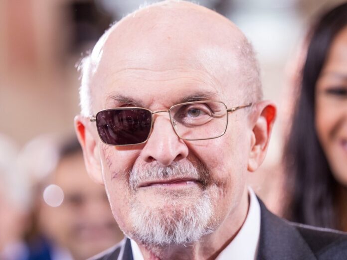 Salman Rushdie verlor bei dem Angriff sein rechtes Augenlicht.