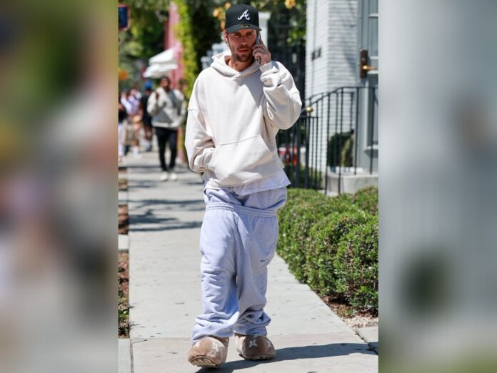 Justin Bieber sorgt mit einem ungewöhnlichen Jogginghosen-Outfit für Aufsehen.